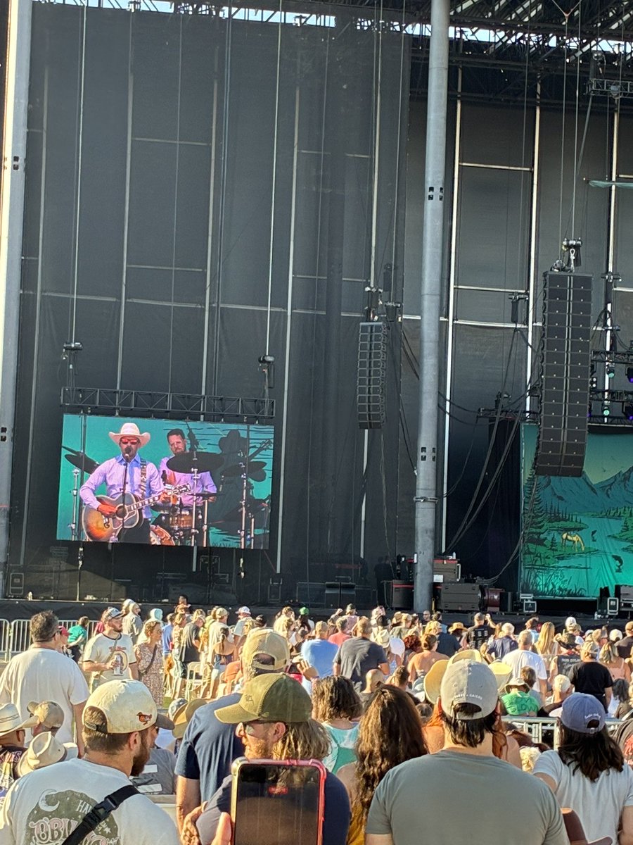 Yeah this is the greatest band of all time holy shit that was epic