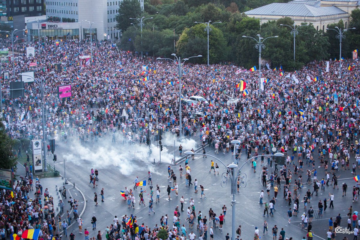 redKZMIR's tweet image. Pe 10 august, la 7 ani de la violențele jandarmilor de la protestul diasporei din 2018, „Corupția Ucide” organizează o manifestație în Piața Victoriei, de la ora 19:00.

Cerem dreptate înainte de prescrierea faptelor în 2026. Peste 400 de persoane au fost rănite, inclusiv copii…