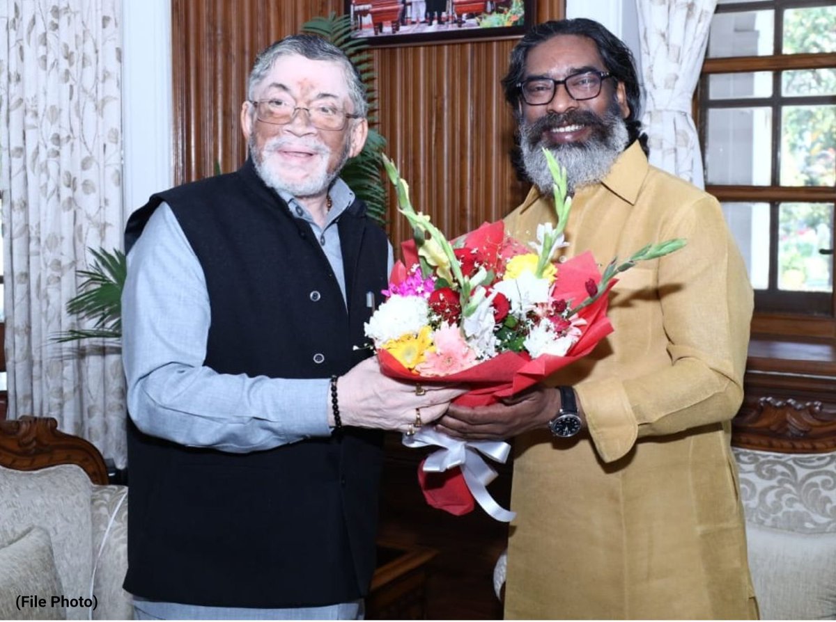 jhar_governor's tweet image. झारखंड प्रदेश के माननीय मुख्यमंत्री श्री हेमंत सोरेन जी को जन्मदिन की हार्दिक बधाई एवं शुभकामनाएं।
ईश्वर से आपके उत्तम स्वास्थ्य, दीर्घायु और जनसेवा में निरंतर सफलता की कामना करता हूँ।
@HemantSorenJMM