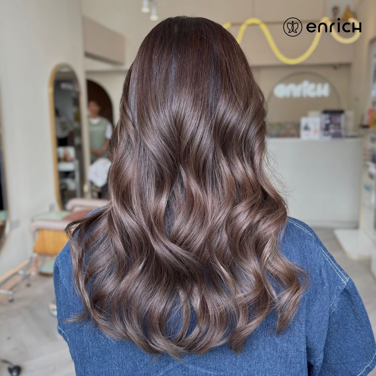 EnrichSalon's tweet photo. ✨ สีผมที่ใช่ คือสีผมที่มั่นใจ มาเพิ่มความมั่นใจ
เพิ่มมิติผมปรับลุคให้สวยสับ ได้แล้ววันนี้ที่ enrich 
:
🏷 Mocha Brown Color with PREMIUM TREATMENT 
Design by Stylist  “ Nut  “ enrich Udomsuk

🏷 ชอบสีสวยสดใส ในสไตล์ที่เป็นคุณกับ “ร้านทำผมคุณภาพ” จองคิวกันมาได้เลยค่ะ
#enrichsalon https://t.co/rKrPeLmIMm