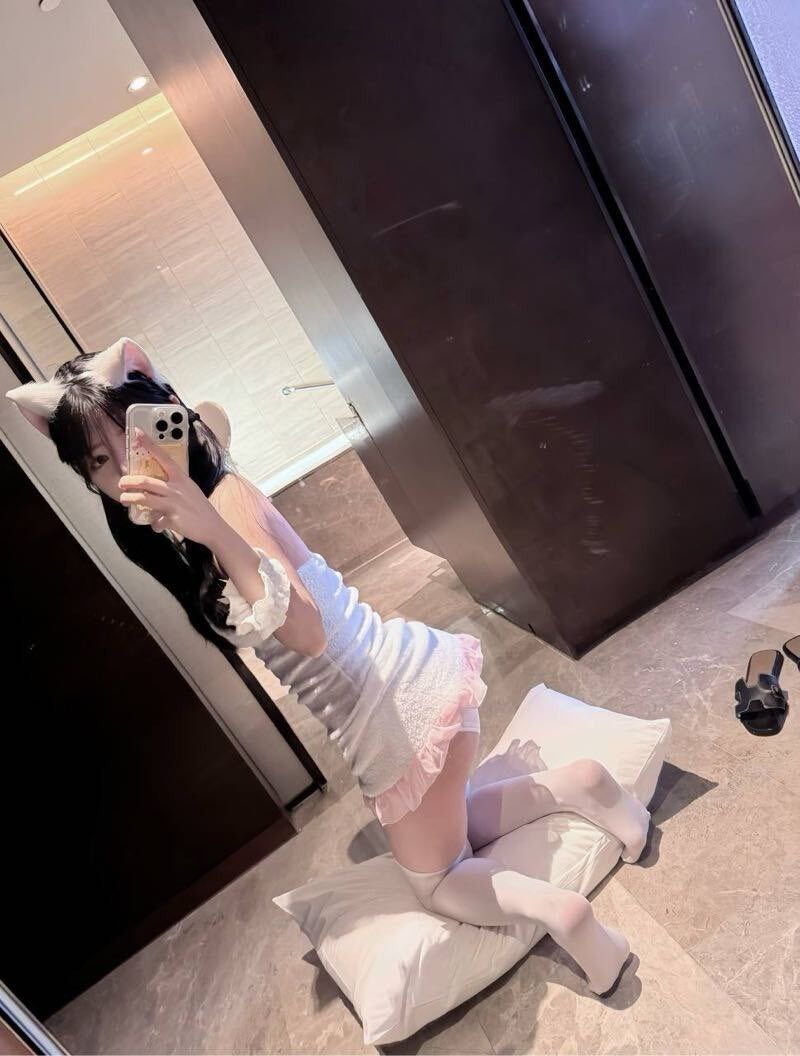 福利姬灵灵全球cos外围经济（全国独家资源）分享的黄推图片4 - 网红私拍内容