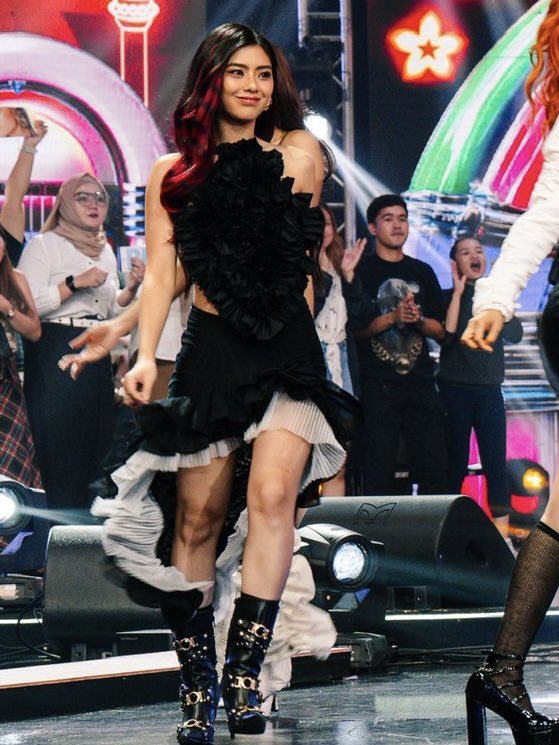 WHO RUN THE WORLD???