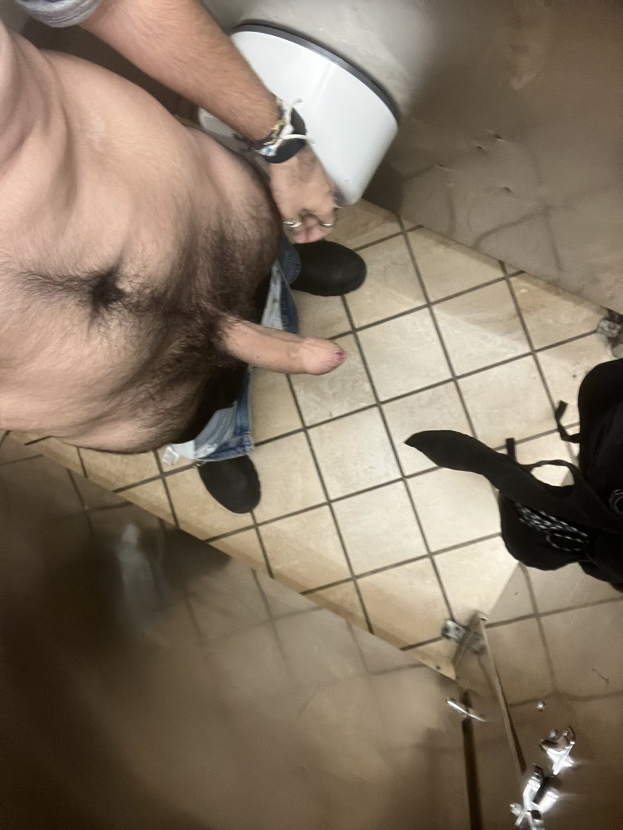 nuhuh_1's tweet photo. Kinda hard at work who wants to help me?🥺
#hardcock #workboner #work #uncut #riverside #iecucklist https://t.co/tvDJWfJNQf
