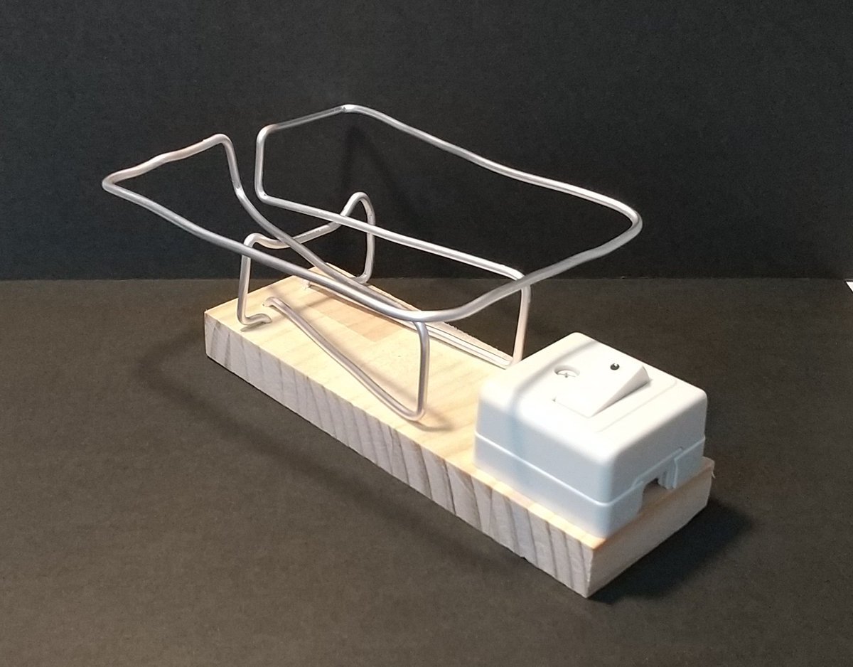 まさと研究所の夏休み工作。
何を作ってるのか全く分からない。
良く言われますww
むしろ当てられたら笑う