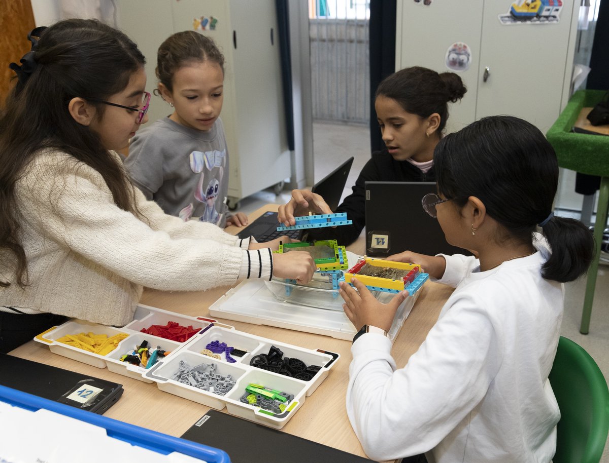 La educación es una fuerza transformadora. Por eso impulsamos la formación #STEM en niñas de Primaria 👩‍🔬, para intentar paliar la brecha de género en el acceso a esos ámbitos.
 📸 Mira cómo crean y se inspiran las alumnas que participan en #AquaeSTEM 👇
fundacionaquae.org/alumnas-aquae-…