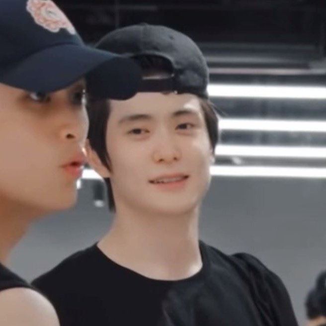 jjh_jay0214's tweet image. 아 폼폼푸린 모자 얹은거 정재현 같아서 개뿜ㅋㅋㅋㅋㅋㅋㅋㅋㅋㅋㅋ