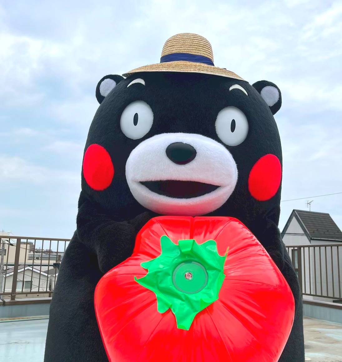KumamonStaff's tweet image. くまモン、夏休みはどこに行きたい?
ときいてみたところ・・・
早速準備を始めるくまモン!
まだお休みがとれるとは言ってないよ・・・
みなさん、くまモンの行きたい場所はわかりましたか?