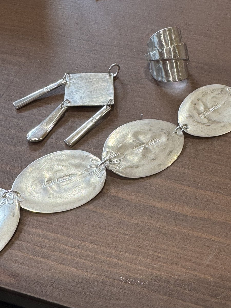 Recycled and repurposed jewellery. Sustainability is key to my work. View more of my work upcycled_jewels_artiste-_bijou on Instagram #upcycling #silverjewellery #jewellery #sustainability