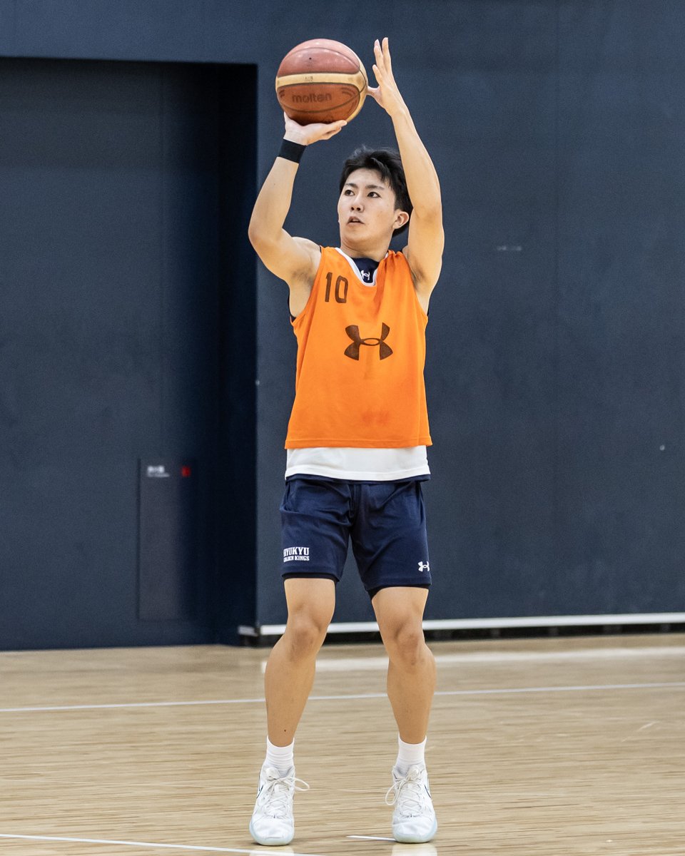 RyukyuKings's tweet image. 8/2(土),3(日)の「インフロニア B.LEAGUE U18 REGIONAL LEAGUE 2025」 沖縄開催まであと4日!
#キングスU18 はキングスのホームアリーナである、 #沖縄サントリーアリーナ でプレーできる喜びと感謝を胸に、練習に励んでいます。
会場で多くの応援をお願いします!
▽詳細
goldenkings.jp/news/detail/id…