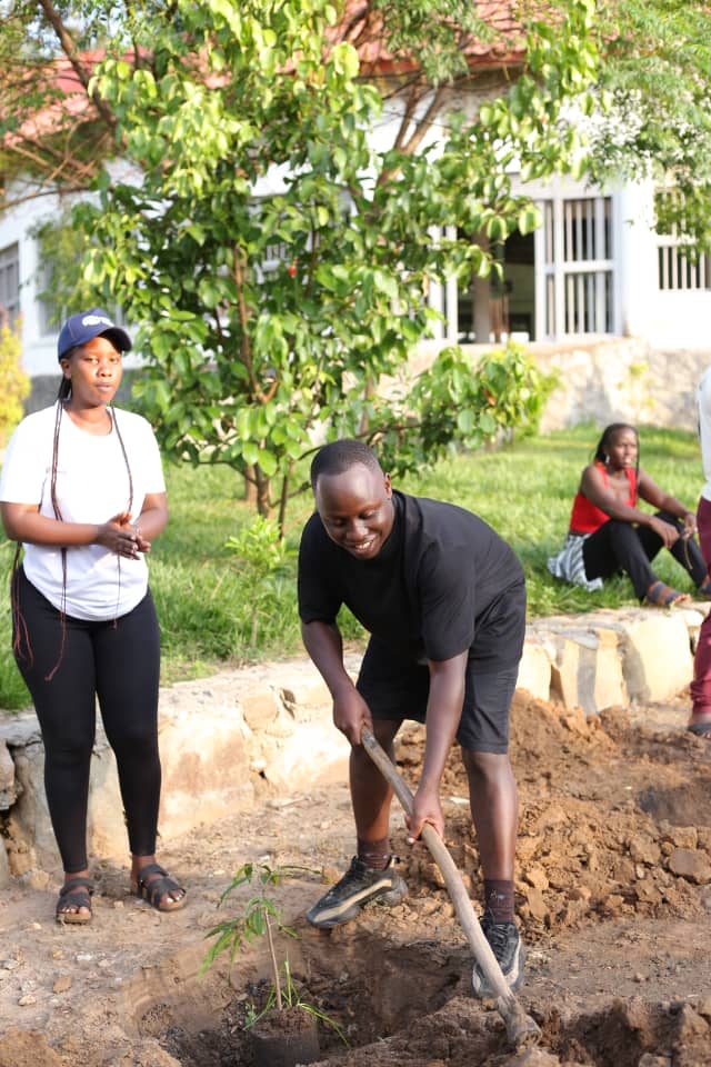 MrDelivery78976's tweet image. After successfully touring around Delight Farm in Nwoya District , we heard to plant trees as team Golden Posts .. Have you planted any tree this year . 
#GoldenPosts