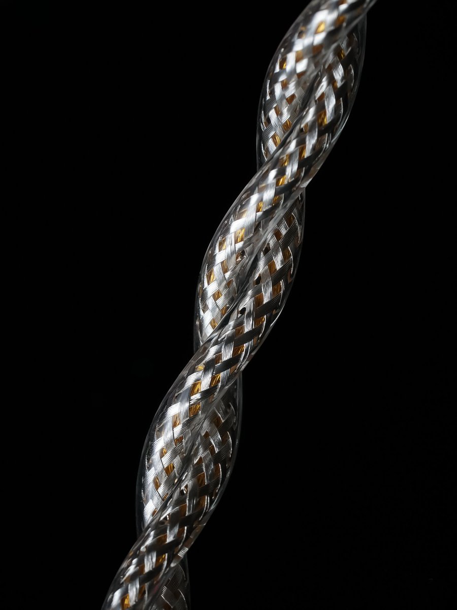 🔥 新作！Trusted-PB01 近日リリース 🔥
OCC銀メッキシールド網 + 0.31mm²大断面積銅合金導体(22AWG)採用
―― 超強力シールド＋大断面導体＝ピュアな音質
ノイズによる音質の乱れにうんざりしていませんか？
PB01がハードコア構造でクリアな伝送を再定義します！