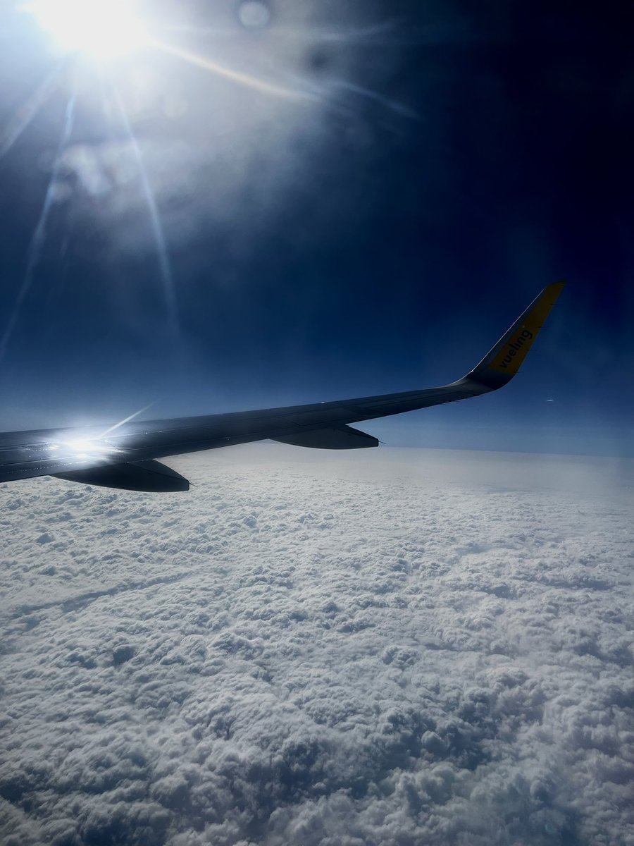 Peky_Privado's tweet image. Volando lo paso un poco regular pero que vistas más bonitas 💜