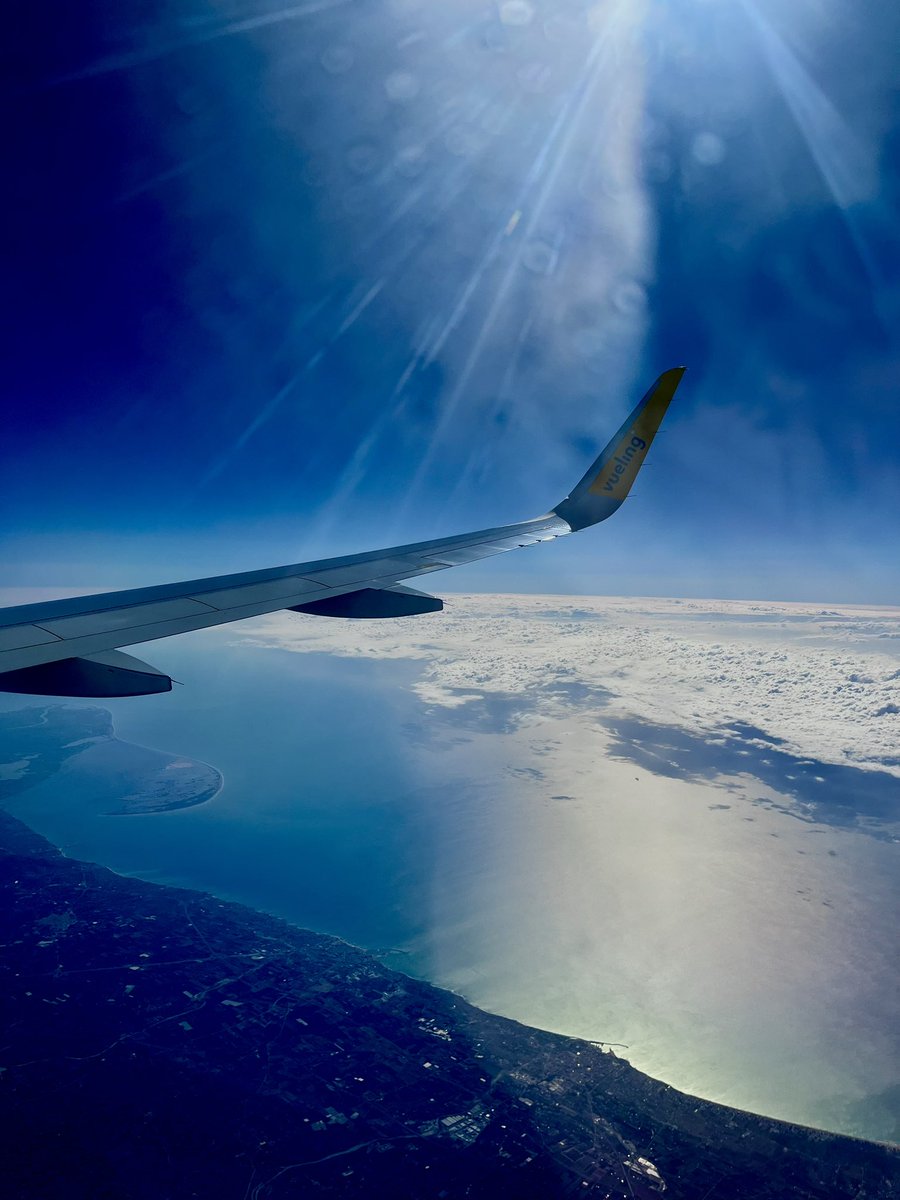 Peky_Privado's tweet image. Volando lo paso un poco regular pero que vistas más bonitas 💜