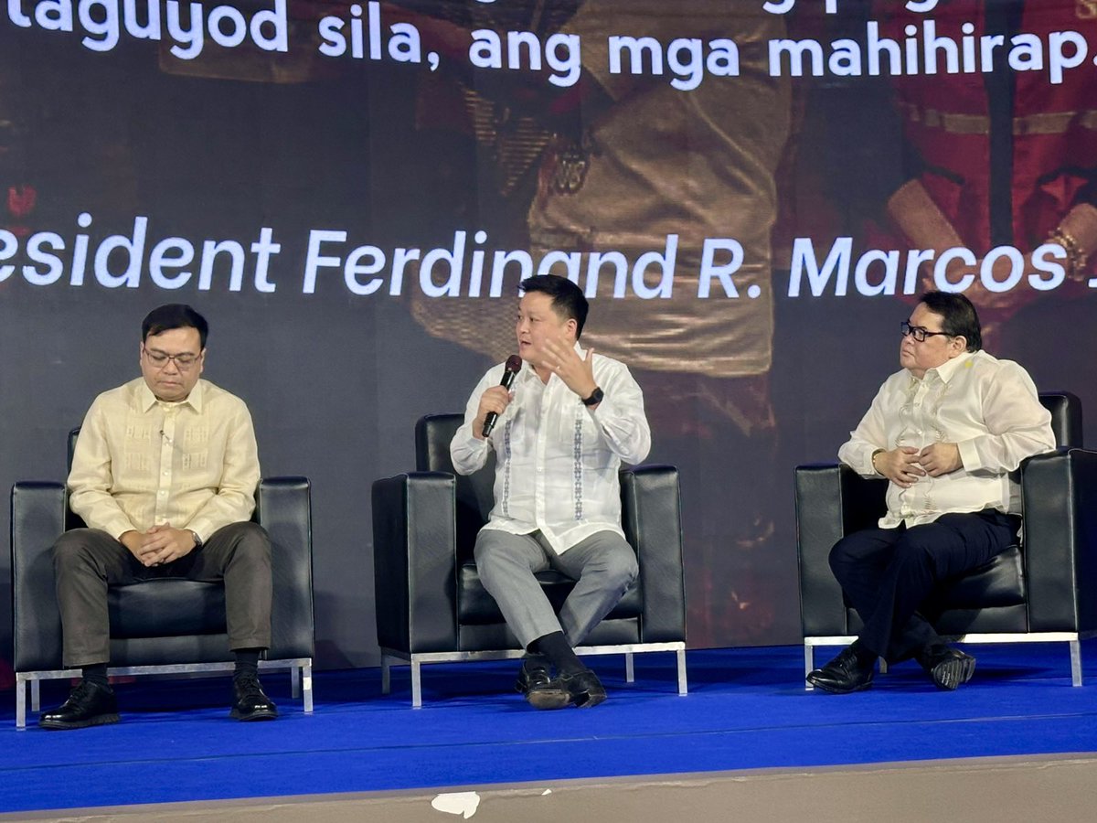 rex_gatchalian's tweet image. DSWD Team Post-SONA Discussions with Sec. Ted (DoH) and Sec. Ping (Housing).