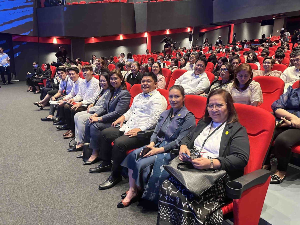 rex_gatchalian's tweet image. DSWD Team Post-SONA Discussions with Sec. Ted (DoH) and Sec. Ping (Housing).