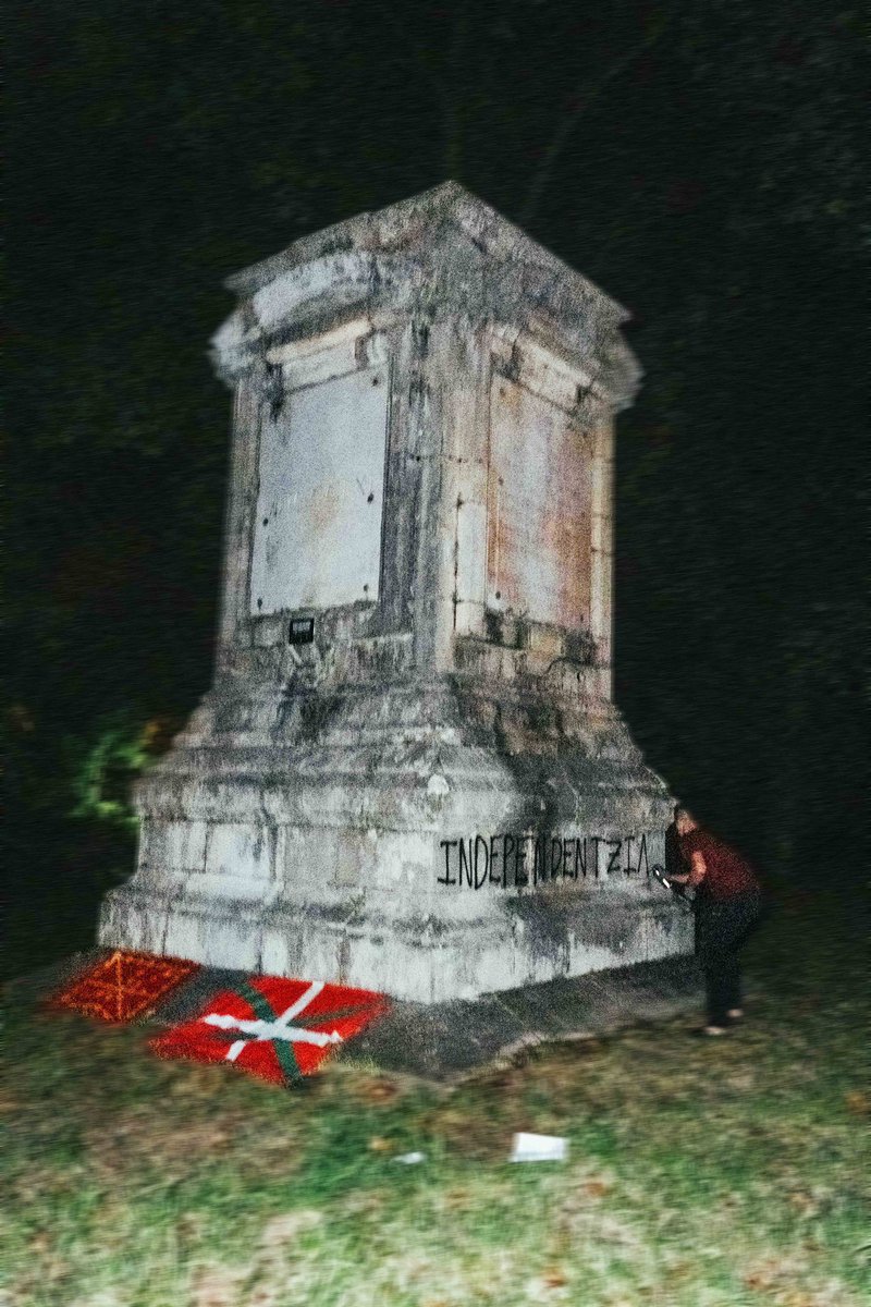 ernaigazte's tweet photo. Faisanen uhartean izan gara bart gauean.
Bidasoako uhartea bi egun barru Espainiar estatuaren jabetzakoa izatetik Frantzesa izatera pasako den honetan, hau ez dela Espainia eta ezta Frantzia ere aldarrikatu dugu.

Herri honek independentzia nahi eta behar du.

✊🏻Ekin eta Bultza! https://t.co/5FtPYfeysN