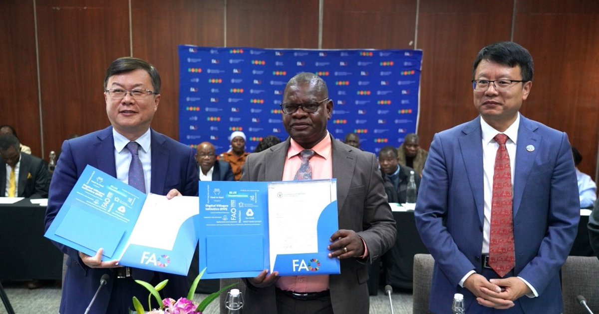 climatenewsrom's tweet photo. Zimbabwe has launched two major #climateresilience  projects backed by @FAO and China’s South–South Cooperation. Focused on soil &amp; water management, the initiatives aim to improve irrigation, expand early warning systems, and support smallholder farmers as #climateimpacts worsen. https://t.co/XLc4k3AUjR