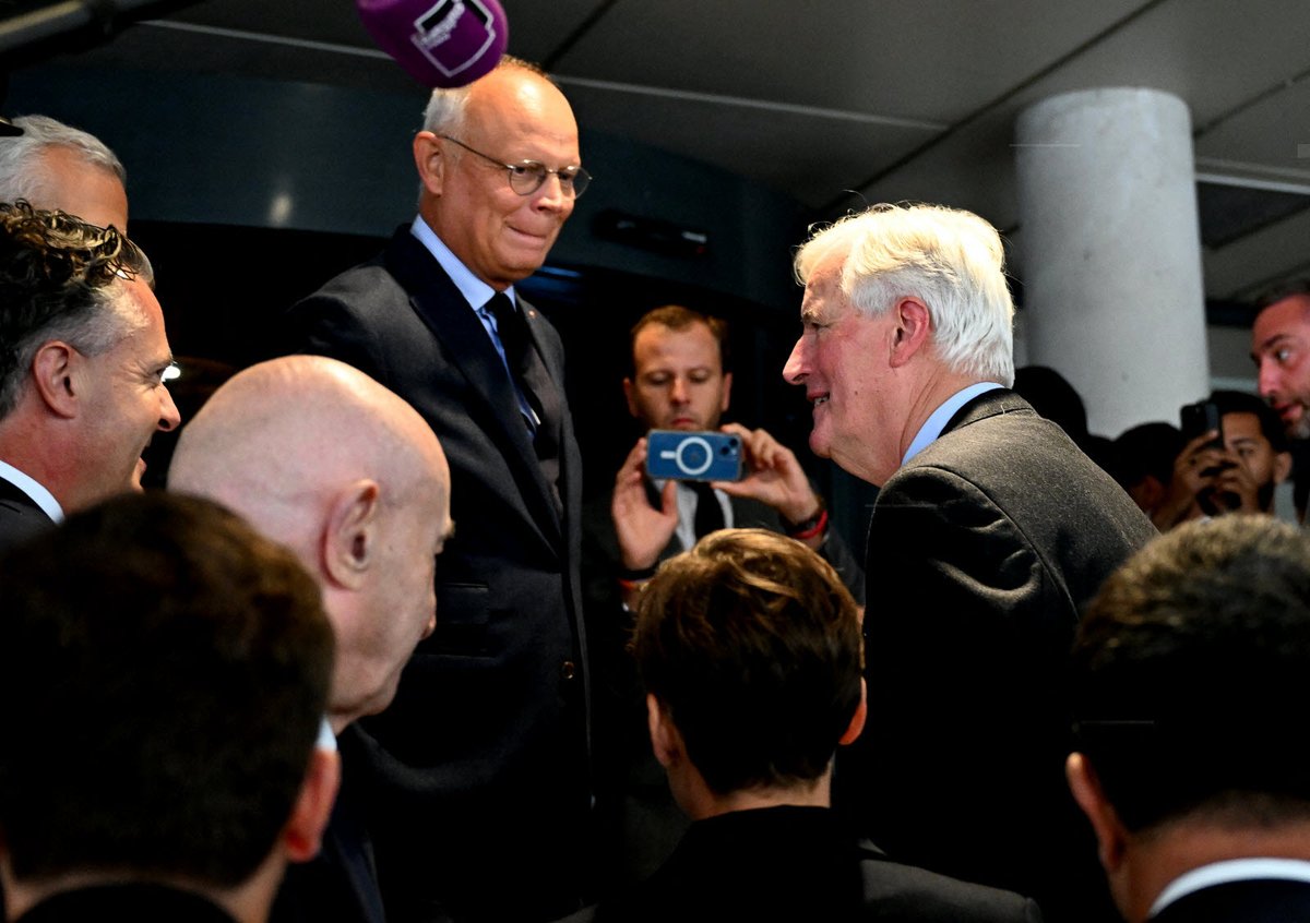 🔴🗳️ LÉGISLATIVE À PARIS 
➡️ Rapprochement LR–Horizons acté face à Dati.
Investi par LR, Michel Barnier pourrait choisir comme suppléante Florence Berthout, maire du 5e et proche d’Édouard Philippe (Horizons).
Déjà en septembre 2024, Philippe affichait son soutien à Barnier: 
«