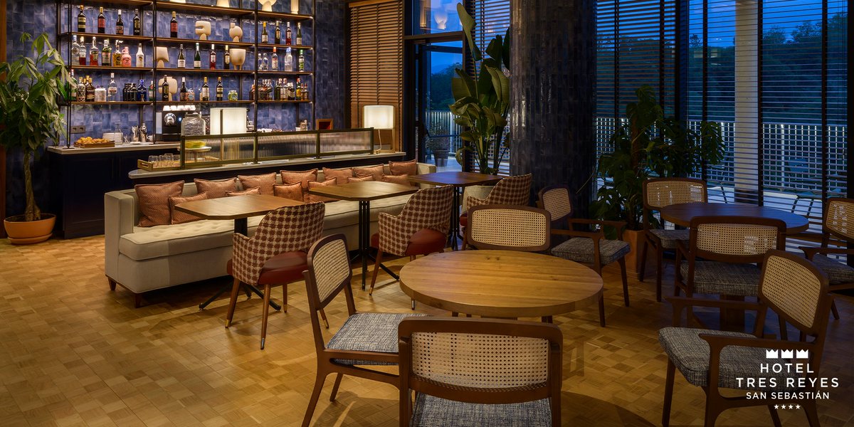 Por la mañana, café. Por la tarde, un vino. Y por la noche… lo que surja 😉

En el #LobbyBar de #HotelTresReyes cada hora tiene su encanto, y cada copa, su historia. ¿Brindamos por los buenos momentos? 🥂

bit.ly/Hotel3Reyes
#SanSebastián #Donostia #TanTranquiloTanCerca