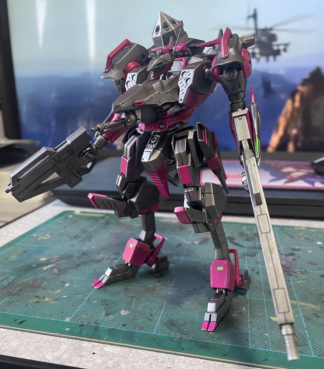 fenekusu_rx0's tweet image. エンブレムを貼り付ける予定なのでまだ少し弄りますが、無事に完成しました〜
レイヴンスレイヤー=サン!!
細かな写真は週末に撮ると致しましょう!!
