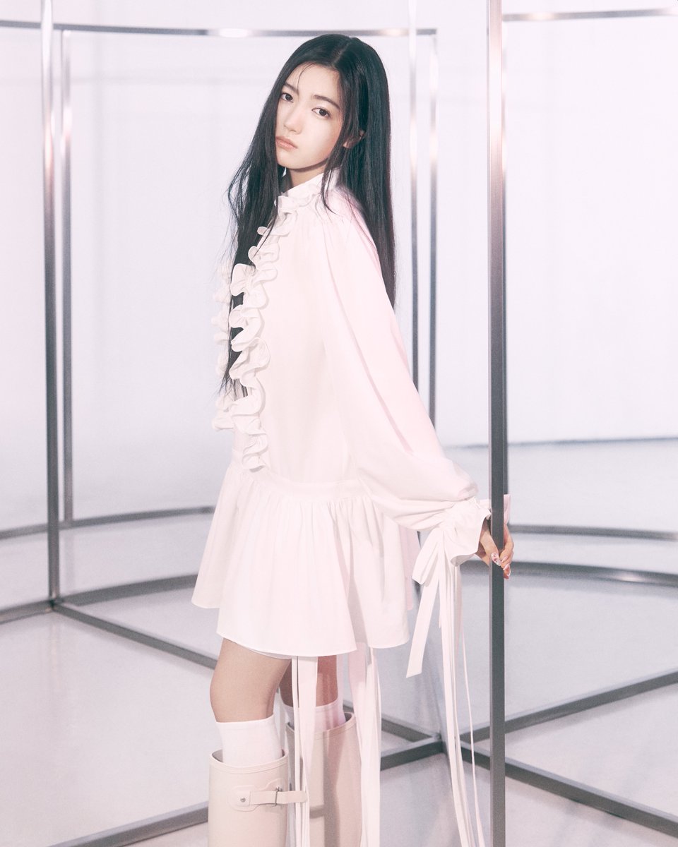 “A rock to a diamond”

📆 2025.08.13
⏰ 6PM (KST) / 5AM (EST)
   
#SEOHYEON #서현 #AtHeart #앳하트 
#Plot_Twist #AtHeartDebutAlbum #moodcut