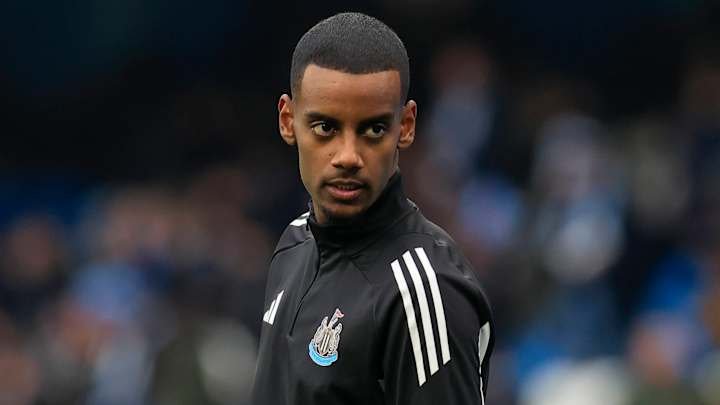 TransferNewsCen's tweet image. Newcastle United striker Alexander Isak has reportedly agreed personal terms with Liverpool. (Sky Sports)