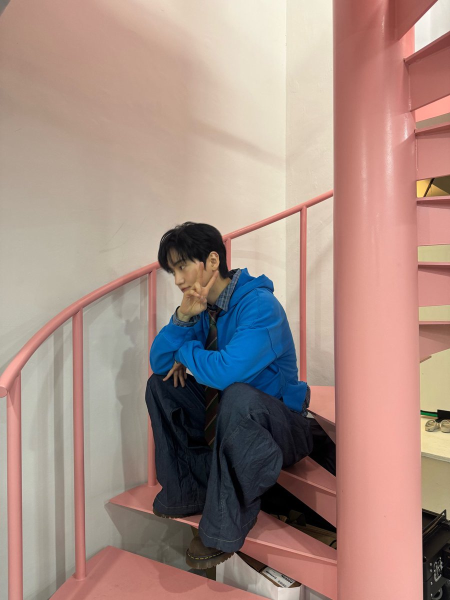 juszuu's tweet image. 아....
흑발짧머진짜개좋다