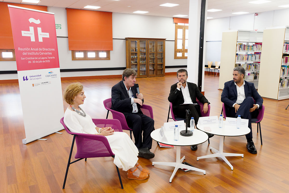 fg_ull's tweet image. 📍 La #ULL acoge por primera vez la Reunión Anual del Instituto Cervantes, con más de 70 directores de centros en todo el mundo.
💬 La Reina presidió ayer la jornada inaugural y defendió el español como «herramienta de seducción».
Más info 👉 t.ull.es/24ky