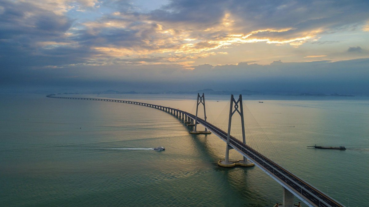 xiaozhang105's tweet photo. World’s Longest Sea-Crossing Bridge — Explore the Marvel of the Hong Kong–Zhuhai–Macau Bridge
#China  #WorldsLongestBridge
#港珠澳大桥 
https://t.co/0trUAdAh71 https://t.co/iEMGUyyNsf