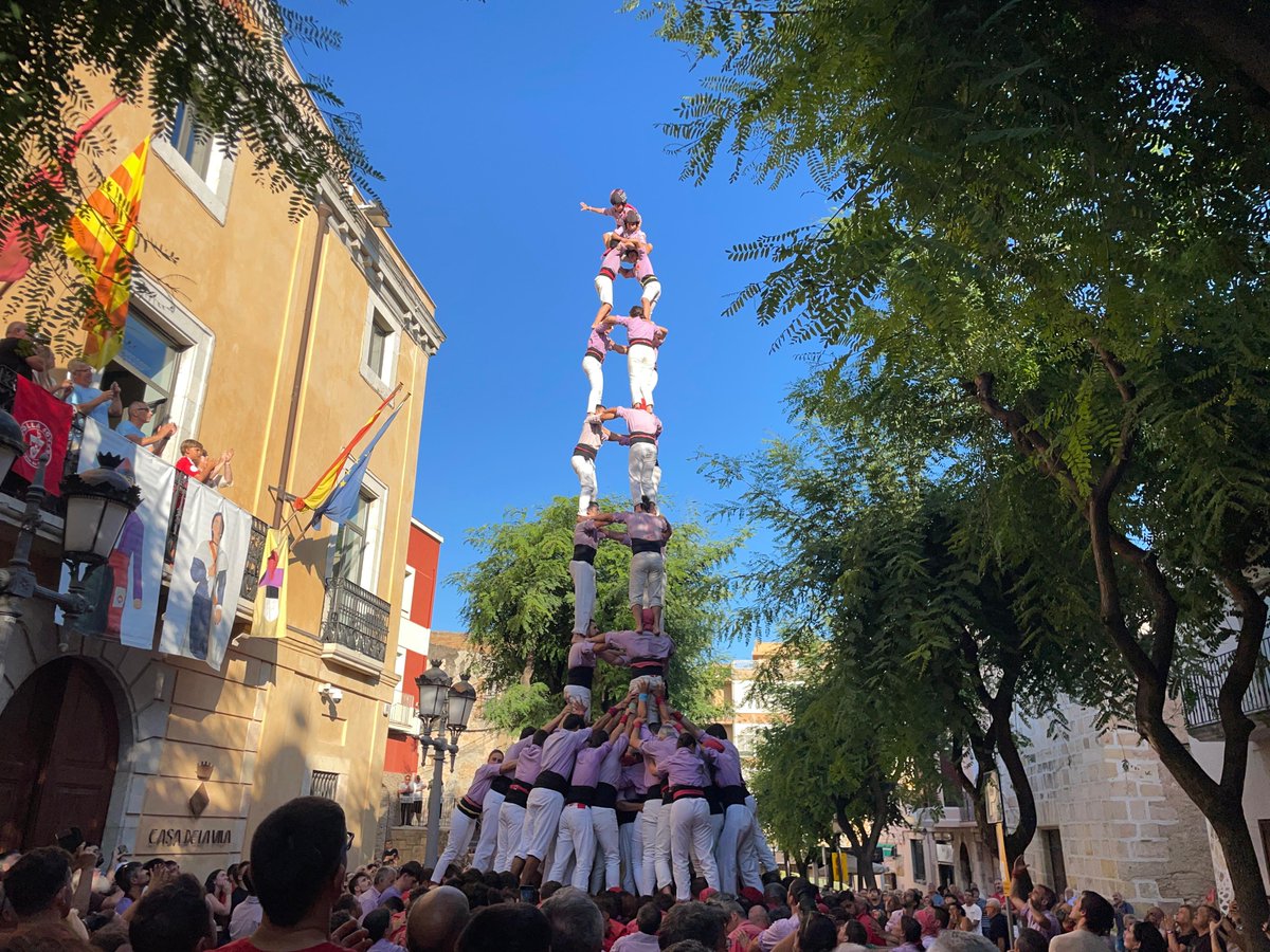 JoveDeTarragona's tweet image. 📢 Cornudella, Torredembarra, Constantí i Vilallonga: les 4 diades de 9 en un juliol per emmarcar. #TotElQueCompartim

🚀 I ara comencem un agost que voldrà el 100% de naltros al local i a plaça. Arriba aquell moment de l’any en què ja no hi pot faltar ningú!

#castells