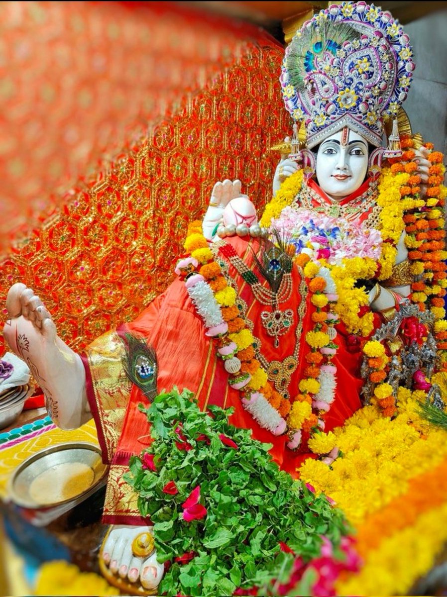 *श्री भालका तीर्थ (कृष्ण धाम), प्रभासक्षेत्र - गुजरात (सौराष्ट्र),*
दिनांकः 29 जूलाई 2025,श्रावण शुक्ल पंचमी - मंगलवार
*मध्याह्न शृंगार*