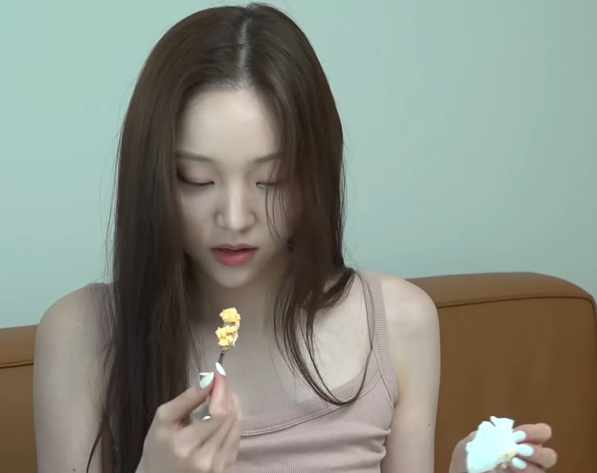 tomorrowith's tweet image. 🧀
너가 방금 먹은 건 까망베르고
아까는 황치즈,
첫 번째는 고소한 호두 맛이였어.
뭐가 제일 니 취향이야?
ㅤ …다 다른 거였어?