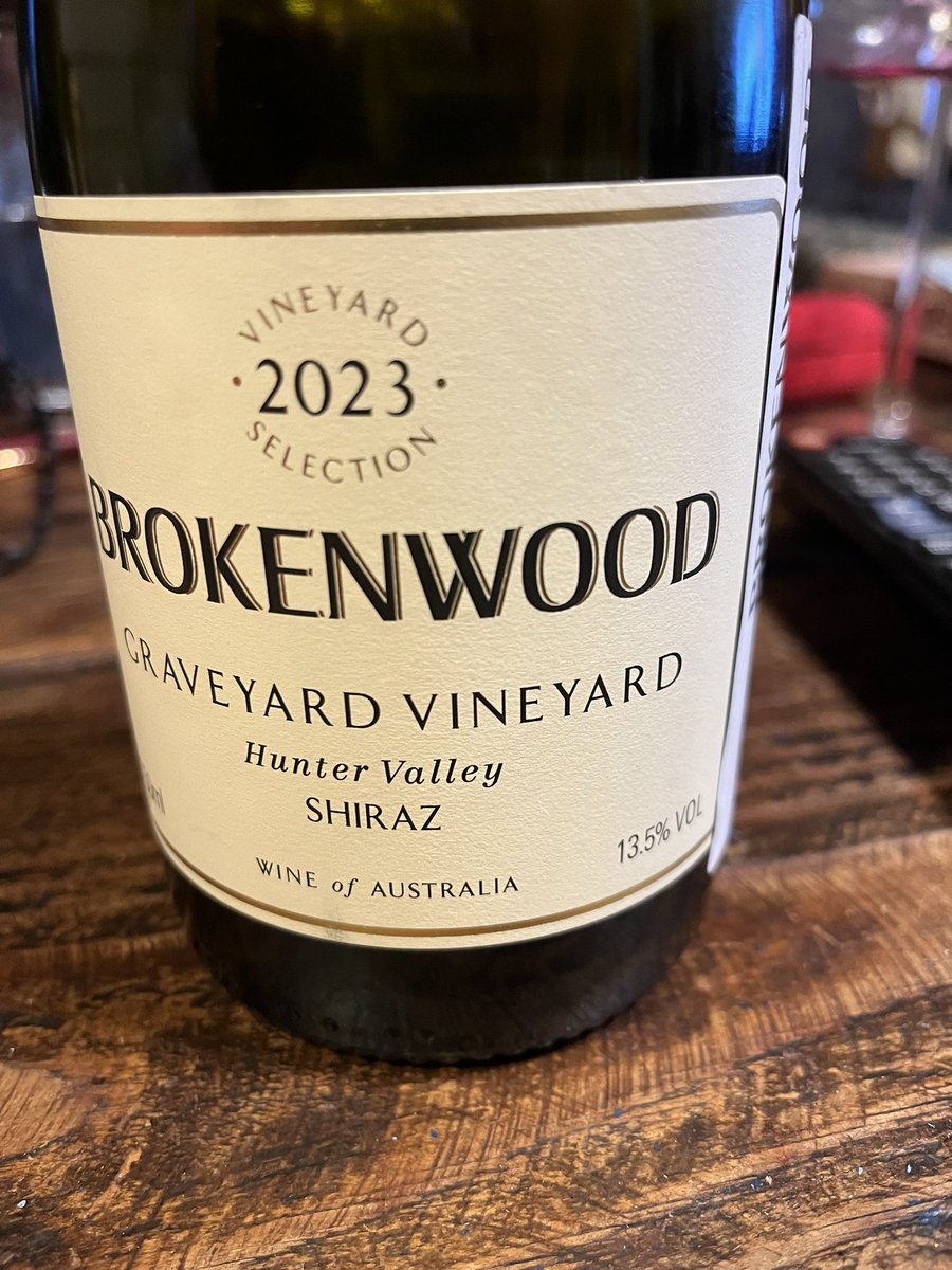 Meet an impressive new release of one of #Australia’s classic #wines <a href="/Brokenwood/">BROKENWOOD WINES</a> <a href="/huntervalleywc/">Hunter Valley Wine Country</a> #winereviews winsorschoice.blogspot.com/2025/07/broken…