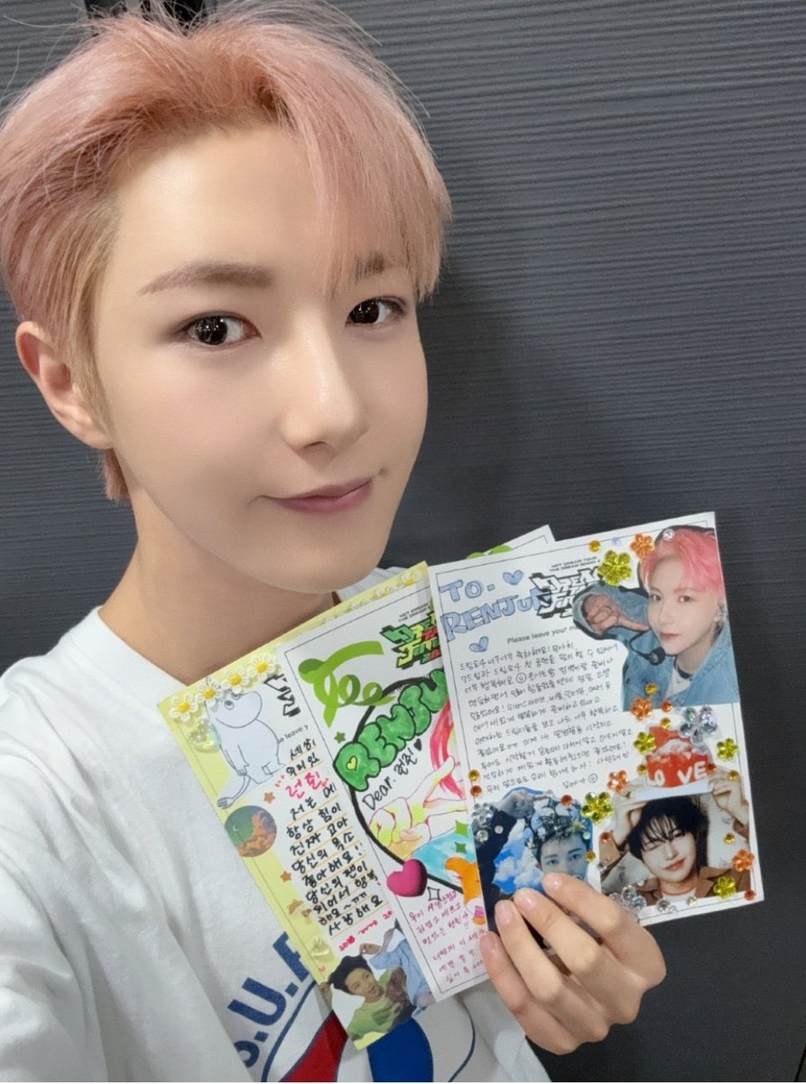 muing3to3's tweet image. 런쥔이 글로벌 패키지 팬레터 셀카들,,,
정말 잘생겻다,,,🫵🫵🫵🦊💕