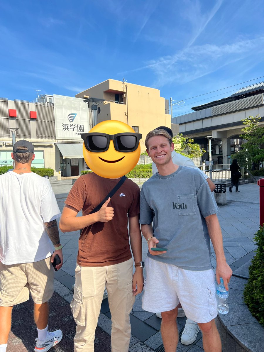 Denislancykwa's tweet image. OMG GUYS I JUST MET DE JONG IN KYOTO