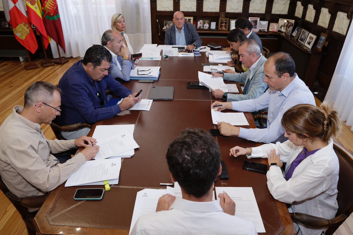 ✅ La Junta de Gobierno aprueba un Estudio de Detalle para rehabilitar un edificio en c/ Núñez de Arce.

Se recuperará su volumen original, respetando el patio interior y las fachadas históricas que se conservan desde 2002

Una intervención clave para proteger nuestro patrimonio.