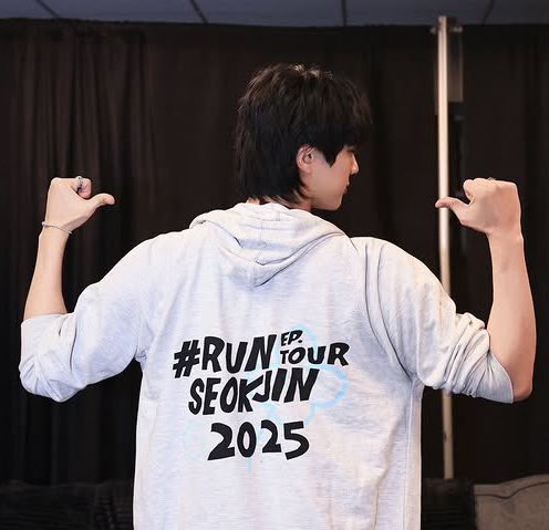 jinthestandard's tweet image. That’s right king, flex thee best tour ever!
Run Seokjin EP Tour, you’re that legendary ★