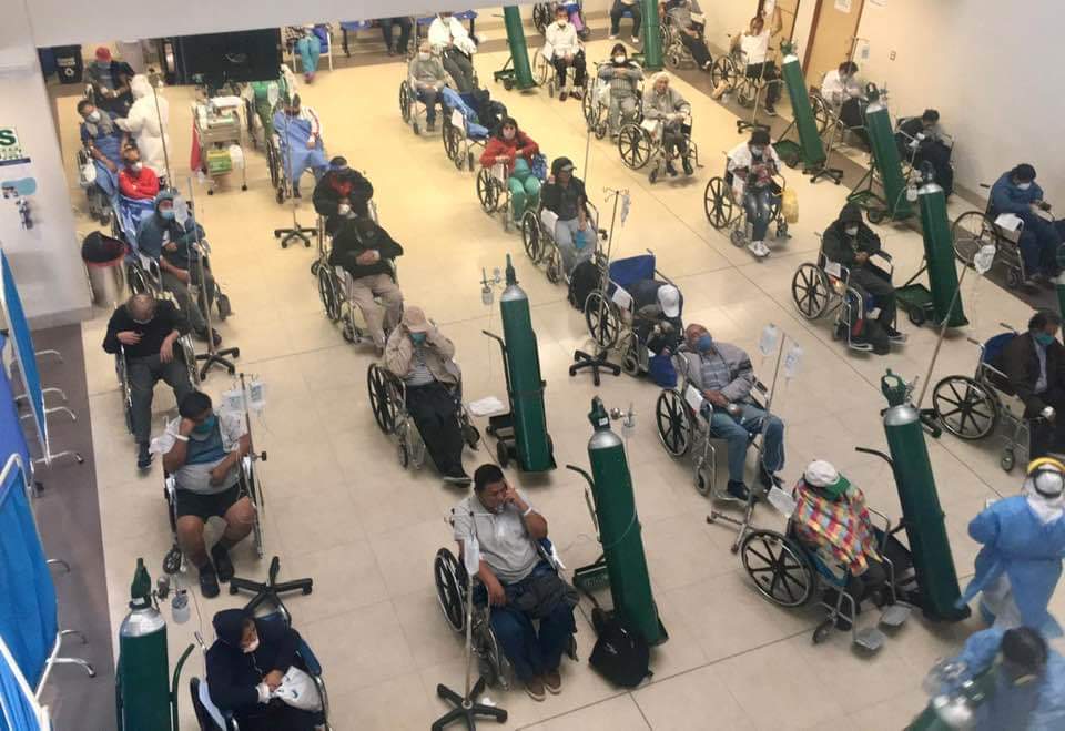 ALFONSO57820023's tweet image. DINA BOLUARTE, no seas sinvergüenza, cómo miércoles vas a decir que han avanzado en salud, ese es el Rebagliati los pacientes en la intemperie, bruta solo sirves para gastar el dinero del estado a lo grande, tu mismo has dicho que el déficit Fiscal es de 2.8% del PBI