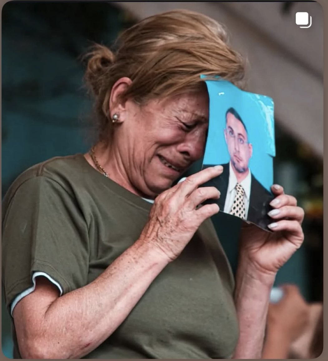 Dr. César Marín (@cesarmarin203) on Twitter photo Ayer Álvaro Uribe, ex presidente de Colombia fue declarado culpable de dos delitos. Tras 13 años de intenso litigio y aún si le dan solo casa por cárcel, es un momento histórico para el país.
Yo no he dejado de pensar en las madres de los mal llamados “falsos positivos”. Ayer Álvaro Uribe, ex presidente de Colombia fue declarado culpable de dos delitos. Tras 13 años de intenso litigio y aún si le dan solo casa por cárcel, es un momento histórico para el país.
Yo no he dejado de pensar en las madres de los mal llamados “falsos positivos”.