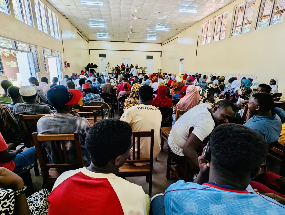 ChaummaT's tweet image. KIGOMA LEO.
Mwenyekiti wa Jimbo la Kigoma Mjini na Aliye kuwa Diwani wa Kata Rubuga kwa Miaka 15,Mjumbe wa Mkutano Mkuu,kiongozi Mwandamizi wa Chama tangu mwaka 1992
Mhe Omari Gindi na Viongozi wa Kata 19 wapatao 190 na wanachama 800 wamejiunga na CHAUMMA leo Kigoma Mjini.…