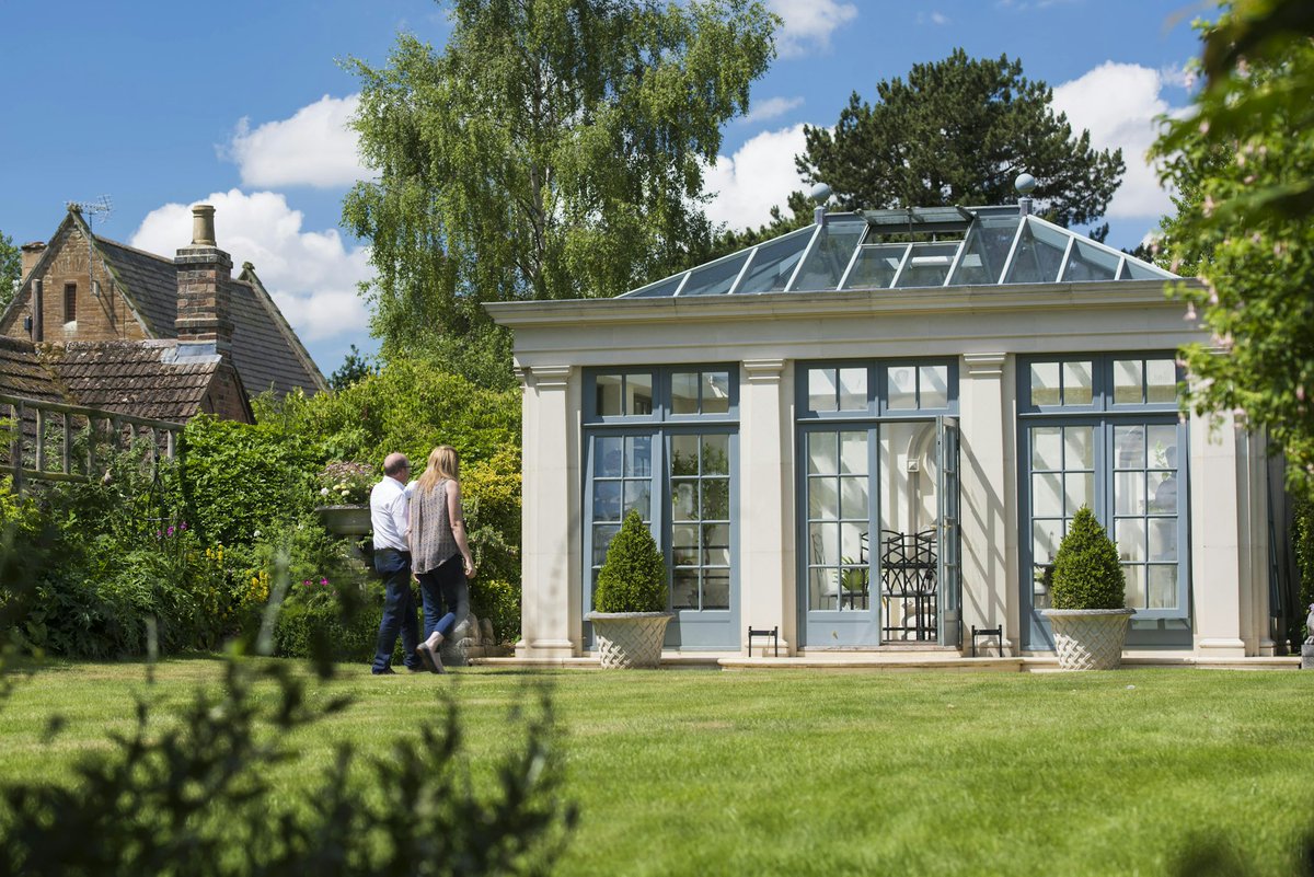 Set in the heart of the rolling countryside, our picturesque Show Gardens offer the perfect setting to explore our unique collection of cast stone designs. 

Why not join us and take a look this Saturday?
haddonstone.com/en-gb/events/h…