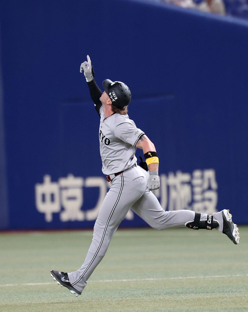 TokyoGiants's tweet image. 【一軍】vs 中日
バンテリンドーム
(一回) G 3-0 D
丸佳浩選手が安打、泉口友汰選手が死球で出塁し1死一、二塁から、キャベッジ選手の3ランホームランで先制!
#新風 #ジャイアンツ