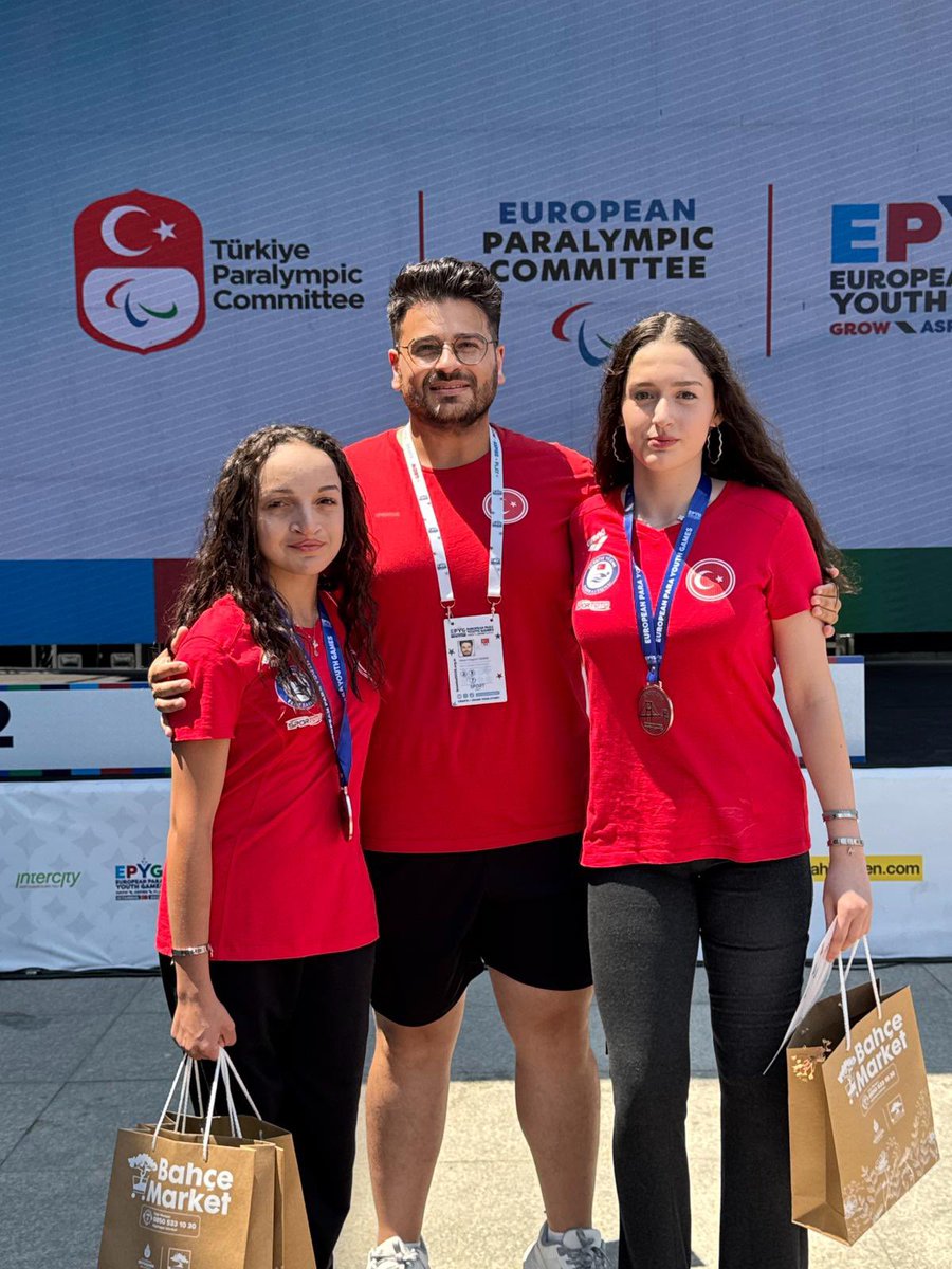 Paralimpik Yüzme Sporcularımızdan Tarihi Başarı👏🏼

21-28 Temmuz 2025 tarihlerinde İstanbul’da 33 ülkeden 719 sporcunun katılımı ile gerçekleşen Avrupa Paralimpik Gençlik Oyunlarında Milli Takımımızda ilimizi temsil eden sporcularımız madalyalara ambargo koydu.

*İrem Serra