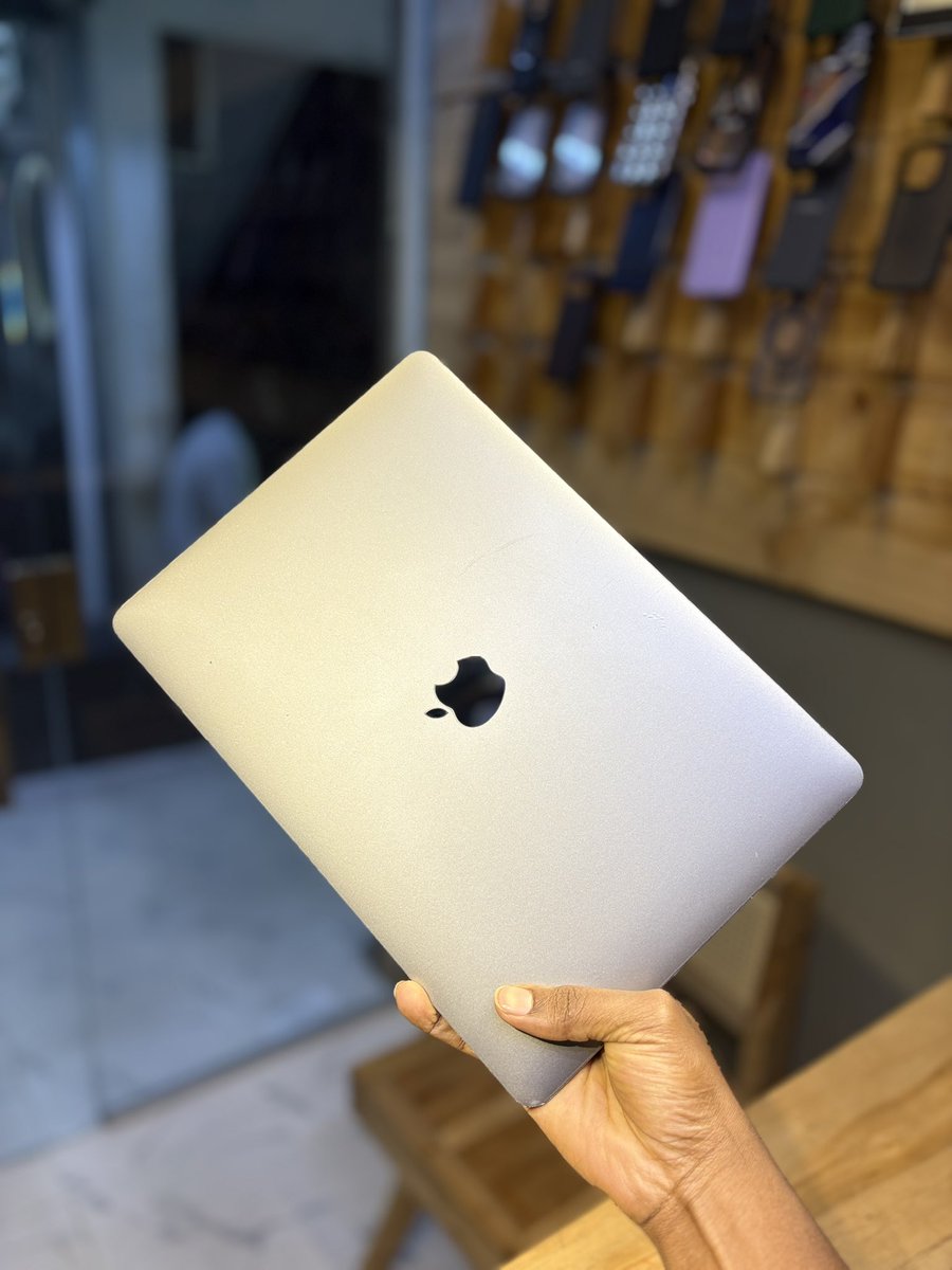 thinker24hr's tweet image. Kindly Retweet🙏🏽

💻 Macbook Air

▪️2019
▪️intel: Core i5
▪️8Gb Ram / 256Gb
▪️Clean condition 🧼 

Bei 880,000/= Tsh

📞0628139218 | 📞 0747689218 
📍Dar es salaam | Mikoani Tunasafirisha 🚌