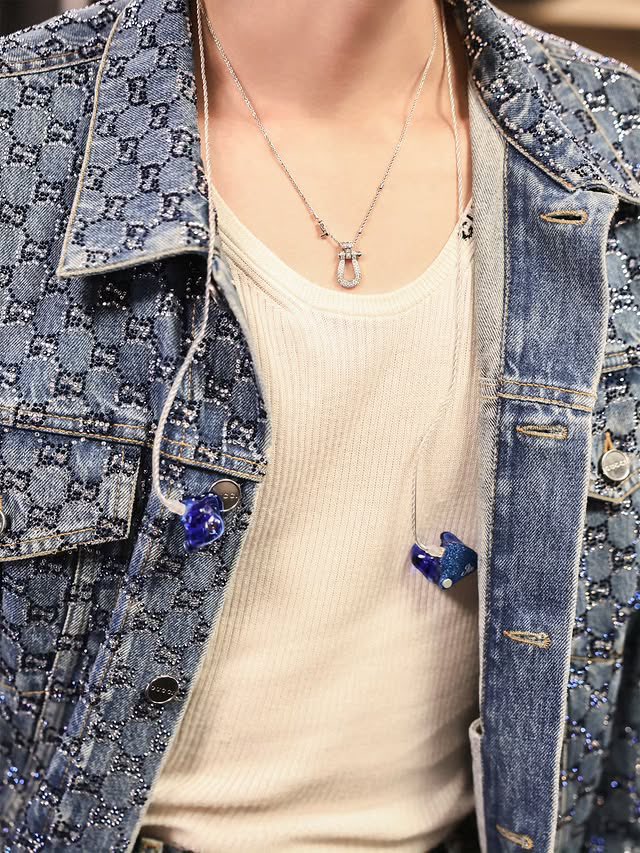 jinthestandard's tweet image. seokjin chest 🫠