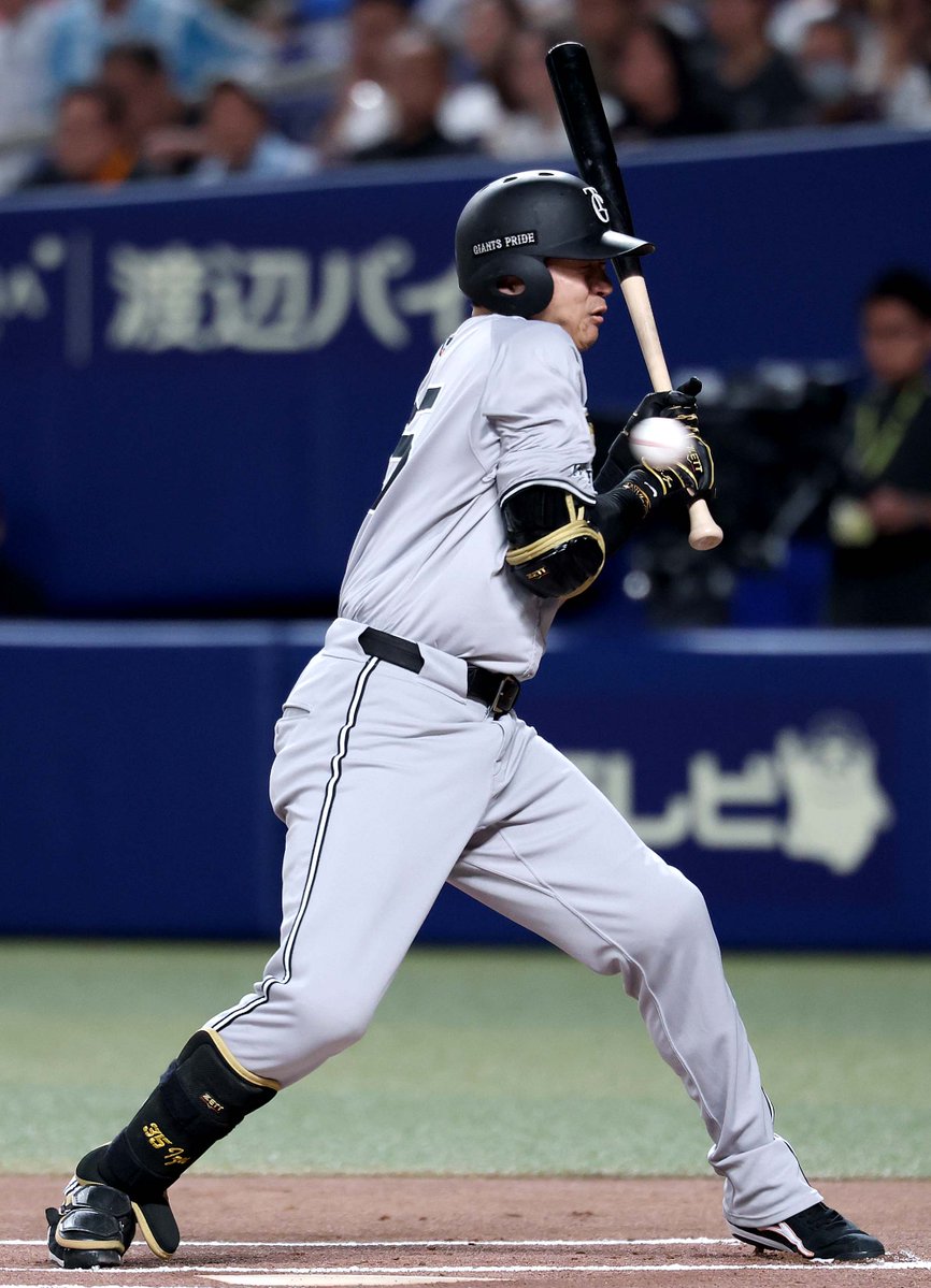 TokyoGiants's tweet image. 【一軍】vs 中日
バンテリンドーム
(一回) G 3-0 D
丸佳浩選手が安打、泉口友汰選手が死球で出塁し1死一、二塁から、キャベッジ選手の3ランホームランで先制!
#新風 #ジャイアンツ