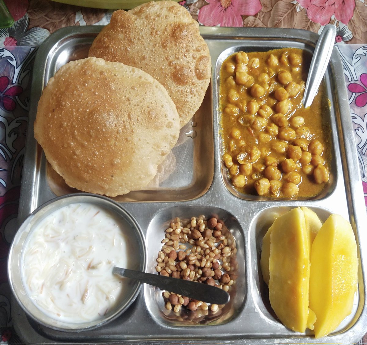 _ShreeJu's tweet image. मित्रों मेरा तो लंच टाइम हो गया, आप लोग भी कर लीजिए... 😋😋😍

#NagPanchami
#नागपंचमी_की_हार्दिक_शुभकामनाएं