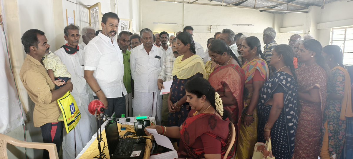 (29/07/2025)இன்று திண்டுக்கல் மாவட்டம் பழனி சட்டமன்றத் தொகுதி பழனி வடக்கு ஒன்றியம் சித்திரைகுளம் ஊராட்சியில் நடைபெற்று வரும் #உங்களுடன்_ஸ்டாலின் முகாமை பார்வையிட்டு மனுதாரர்களுடன் கலந்துரையாடிய போது.
<a href="/mkstalin/">M.K.Stalin</a> 
<a href="/Udhaystalin/">Udhay</a> 
<a href="/IPeriyasamy_/">I.Periyasamy</a> 
<a href="/r_sakkarapani/">R.SAKKARAPANI</a>