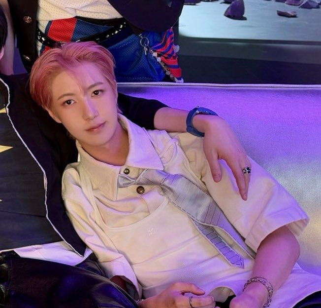 muing3to3's tweet image. 분명 두 장,,, 다른 사진인데
런쥔이 복사 붙여넣기 한 것 같음 ꉂꉂ(ᵔᗜᵔ*)