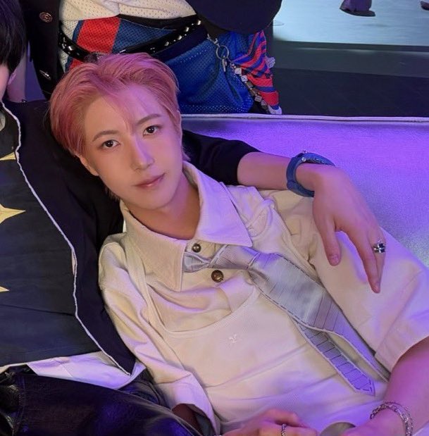 muing3to3's tweet image. 분명 두 장,,, 다른 사진인데
런쥔이 복사 붙여넣기 한 것 같음 ꉂꉂ(ᵔᗜᵔ*)